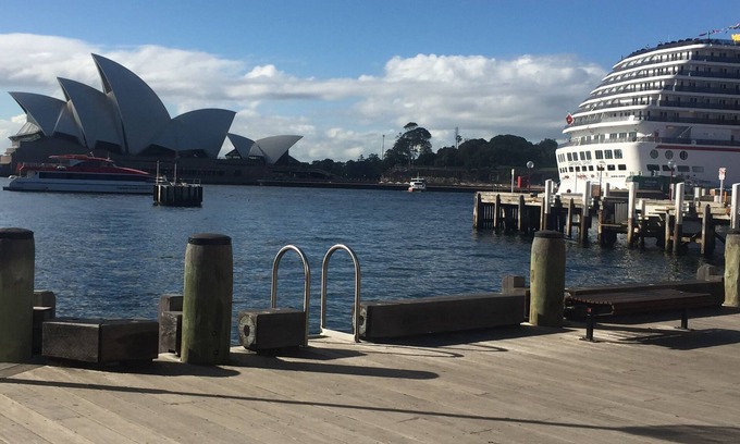 Barangaroo Cottage | Unforgettable Harbour Views from a Historic Hotel Oasis