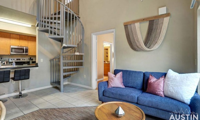 West Campus Apartment | Ideal West Campus Apartment for 8 with Loft Access
