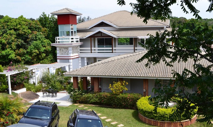 Valinhos House | Hill Top Lodge: Guest Rated 9.6 with Pool & Spa Amenities