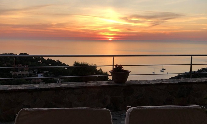 Sa Riera Apartment | Idyllic Sea View Loft with Pool in Sa Riera, Begur