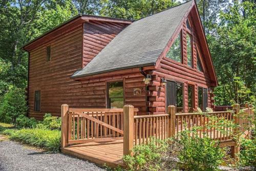 Marion House | Inviting Log Cabin Near Asheville with Hot Tub & Pet Friendly