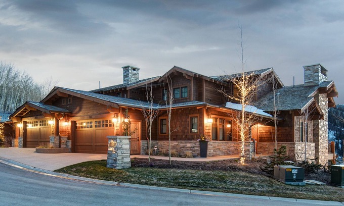 Empire Pass House | Unforgettable Ski-In/Out Home with Spa and Ocean Views