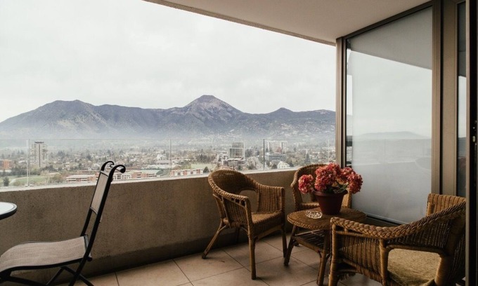 Vitacura Apartment | Unforgettable Mountainview 1 Bedroom Apt near Parque Arauco