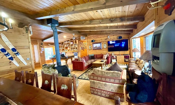 Upper Kingsbury House | Family Friendly Mountain Retreat Near Heavenly Tahoe Trails