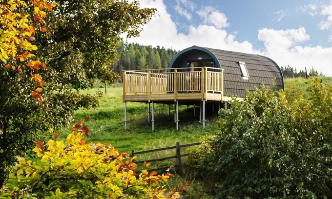 Newtonmore Ski Chalet | Scenic Mountain View Ecopod - Family-Friendly Retreat