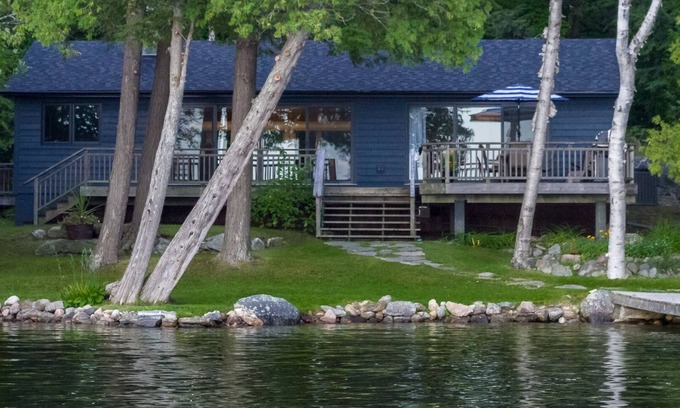 Minett Cottage | Prime Location: New Build Cottage with Ocean Views & Spa