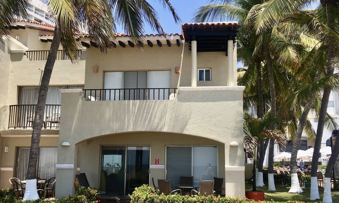 Ixtapa Villa | Oceanfront Ixtapa Villa with Pool Steps from Pristine Beach