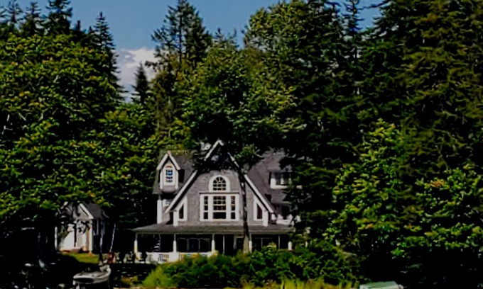 Friendship House | Oceanfront Retreat in MidCoast Maine with EV Charger