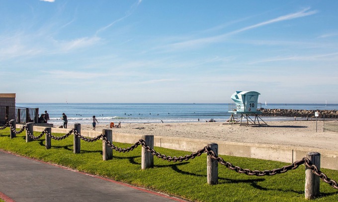Townsite Condo | Unforgettable Ocean Views with Private Patio and Spa Access