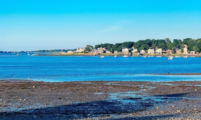 Minot House | Unforgettable Ocean Sunsets & Pet-Friendly Comfort