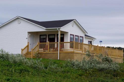 Crow Head House | Inviting Ocean View Bungalow - Perfect for Families