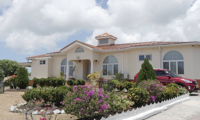 Fort Jeudy House | Breathtaking Ocean Views at Sunrise Villa with Pool & Spa