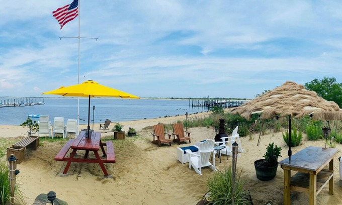Highlands Apartment | Stunning Oceanfront Retreat with Renovated 2BR & Pool
