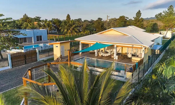Omoa House | Oceanfront Oasis with Pool and Spa – Guest Rated 10/10