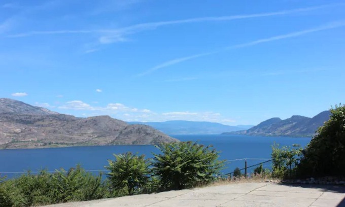 Central Okanagan House | Unforgettable Panoramic Lake View & Family-Friendly Amenities
