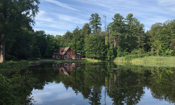 Lee House | Idyllic Lakefront Retreat with Spa & Pool Access