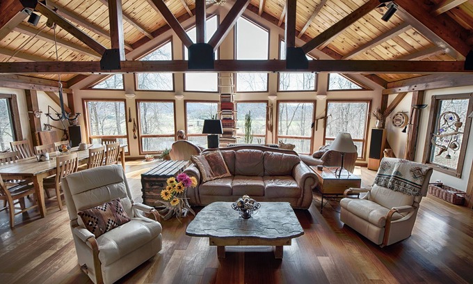 Etlan House | Inviting Spirit Dancer: 4 Bedrooms, Pool & Spa Retreat