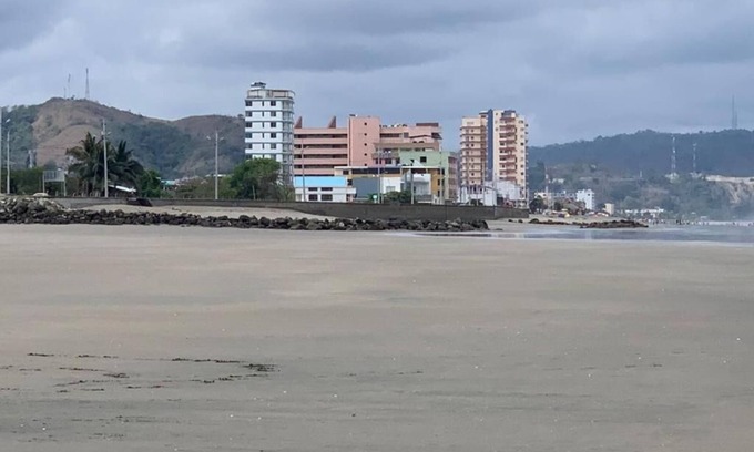 Atacames Apartment | Oceanfront Suite at Malecón de Atacames with Private Pool