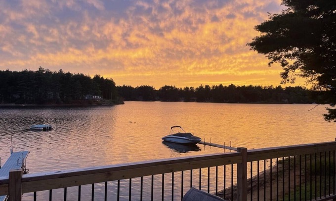 Lochmere House | Unforgettable Silver Lake Escape with Spectacular Sunsets