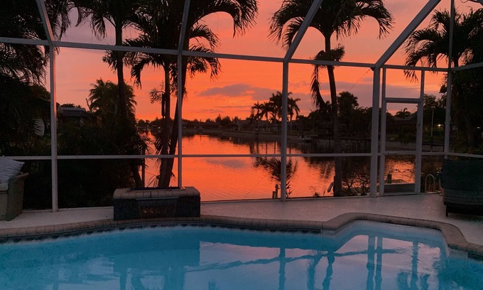 Caloosahatchee House | Beautiful Waterfront Views with Spectacular Sunset Vistas