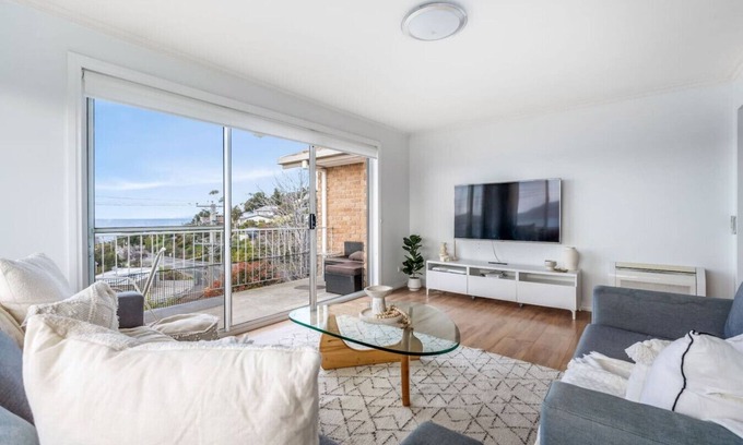 Sandy Bay House | Spectacular View Modern Comfort