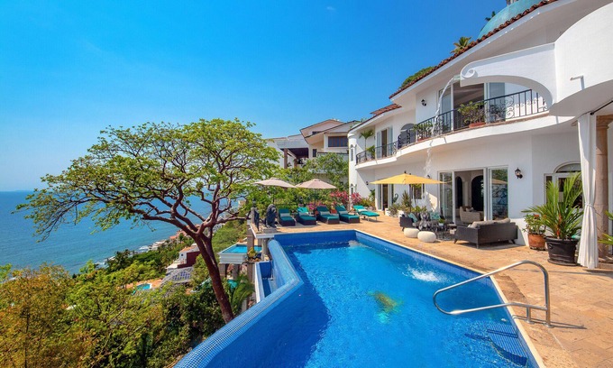 Conchas Chinas House | Exceptional Oceanfront Villa Near Zona Romantica