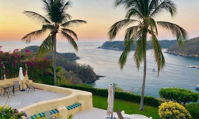 P Chahue Condo | Oceanfront Penthouse with Spectacular Views & Top Amenities