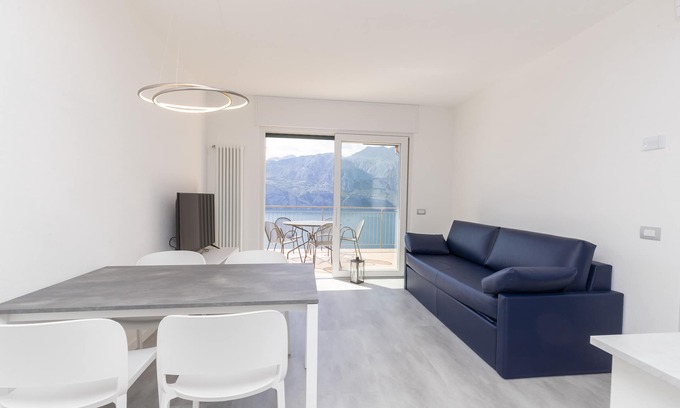 Campagnola Apartment | Breathtaking Lake Views with Amazing Guest Rating of 10/10