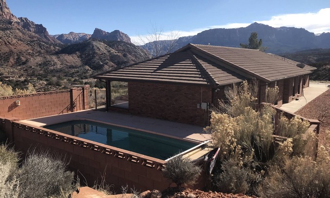 Zion National Park South Entrance House | Beautiful Hotel Overlooking Zion National Park's Landscape
