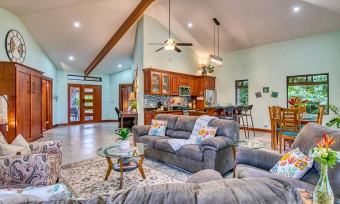 Tronadora Apartment | Scenic King Suites with Oceanfront Views and Pool Access