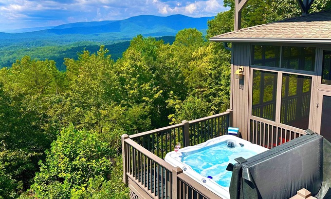Dahlonega House | Exceptional 5BR Cabin with Hot Tub & Game Room Retreat