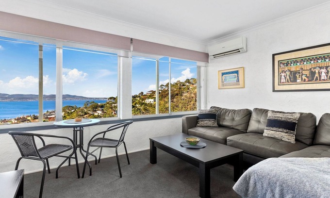 Mount Nelson Apartment | Breathtaking Views & Fully Equipped Kitchen at Mount Nelson