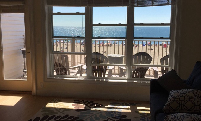 Hampton Condo | Unmatched Ocean Views from Your Beachfront Condo Retreat