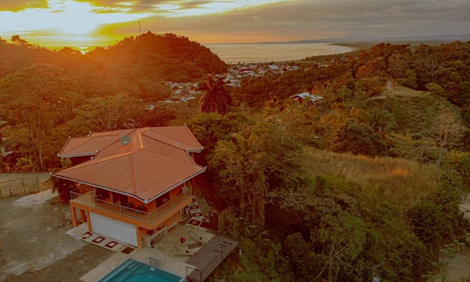 Pajaro Azul House | Breathtaking Mountain & Ocean Views - 10 Min to Beach