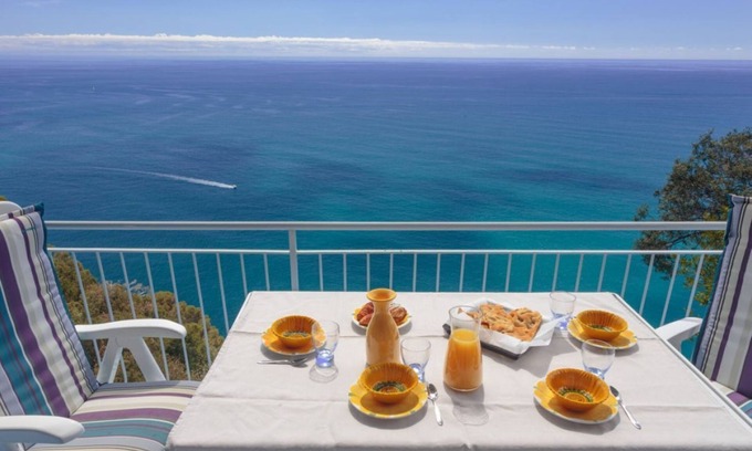 Zoagli Apartment | Scenic Retreat with Free Wifi and Pet-Friendly Amenities