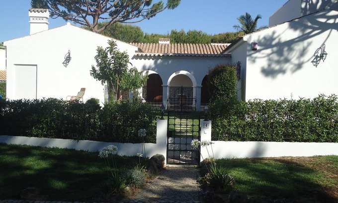 Quarteira Villa | Idyllic Villa with Private Pool Near Vilamoura Marina