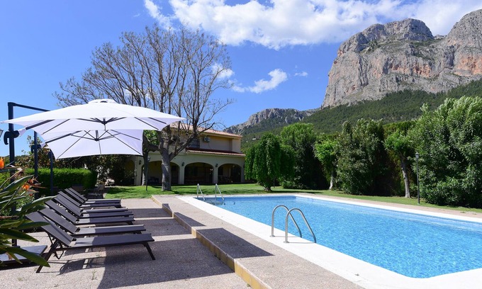 Polop House | Stunning Villa with Jacuzzi in Avocado Estate, Sleeps 19