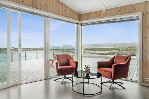 Vestvagøy House | Modern Rorbu in Lofoten with Oceanfront Views