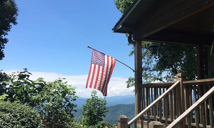 Bryson City Cabin | Unforgettable Westward View with Family-Friendly Amenities