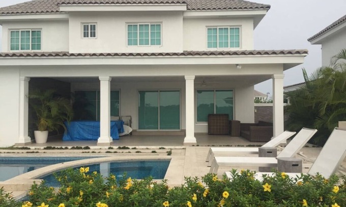 Cocle House | Cozy Beach House with Private Pool & Ocean View, Rated 10/10