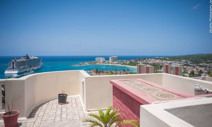 Ocho Rios House | Unforgettable Views at Columbus Heights with Family Amenities