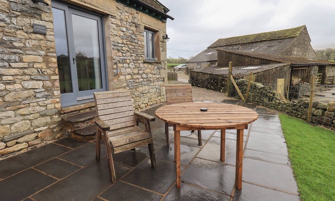 Sedbergh Cottage | Experience Speight Cottage: Pet-Friendly Retreat with Hot Tub