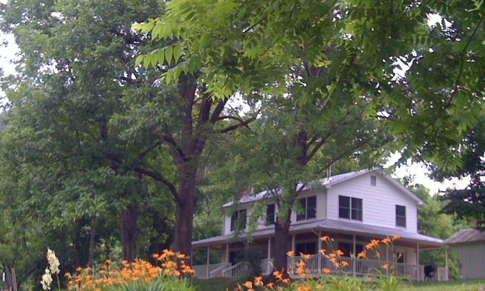 Sevierville Cabin | Experience Spence Cove River Farmhouse: Fish, Swim & Relax!