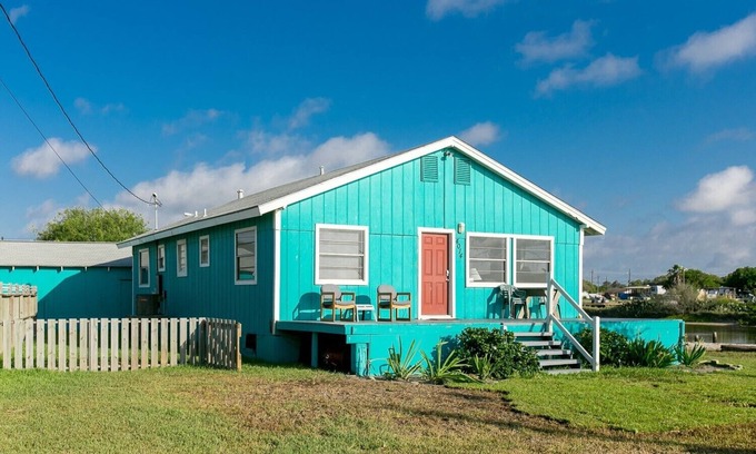 Flour Bluff House | Family-Friendly Spence's Laguna Madre Bayhouse with Spa & Hot Tub