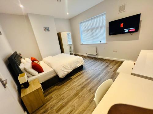 Northampton Bed & Breakfast | Budget-Friendly Spencer Bridge: Pet & Child Friendly Stay