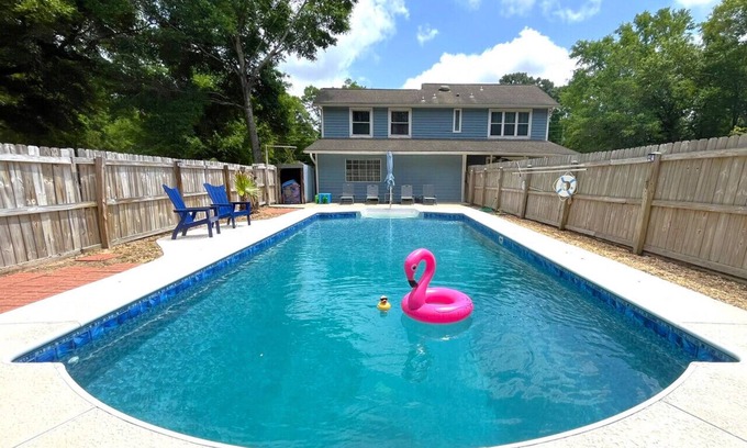 Milton House | The Blue Escape Pool House: Guest Rated 10/10 with Ocean Views