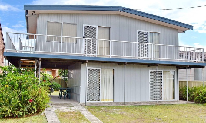 South West Rocks Cottage | Spencers Cottage: Beach Walks & Oceanfront Pool Retreat