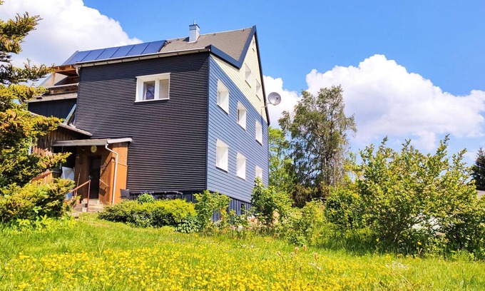 Siegmundsburg Apartment | Spend a relaxing vacation close to nature in this appealing vacation apartment.