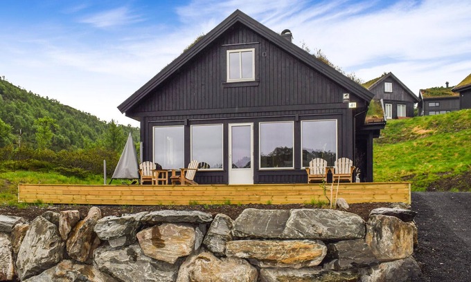 Rauland House | Relaxing Nature Retreat with Lake View and Spa Amenities