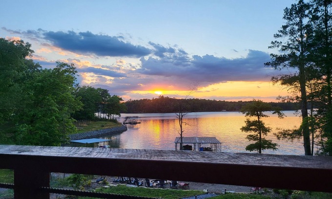 Blue Ridge Cabin | Enchanting Lake House on Beautiful Lake Blue Ridge